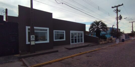 PRÉDIO COMERCIAL NA PRAÇA DA SANTA: